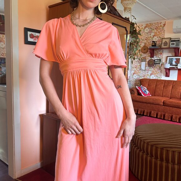 1970s prairie maxi dress in pale pink with butterfly cap sleeves and empire wais - Picture 10 of 16